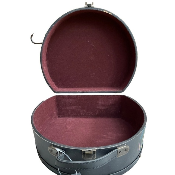 Betty Boop SS Sarna Motorcycle Purse - Picture 6 of 9